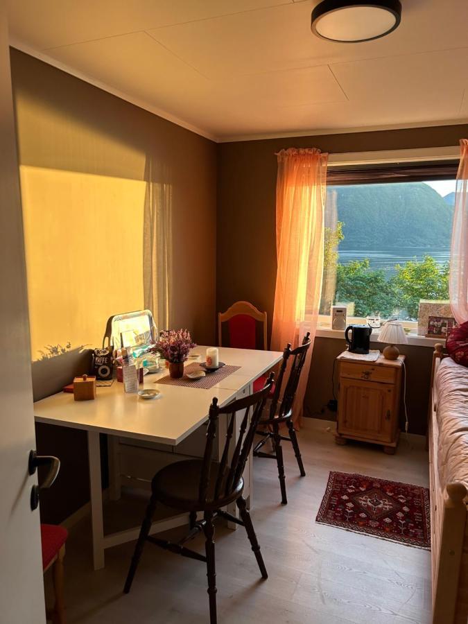 Bed and Breakfast Line Pa Hauane1 Volda Экстерьер фото