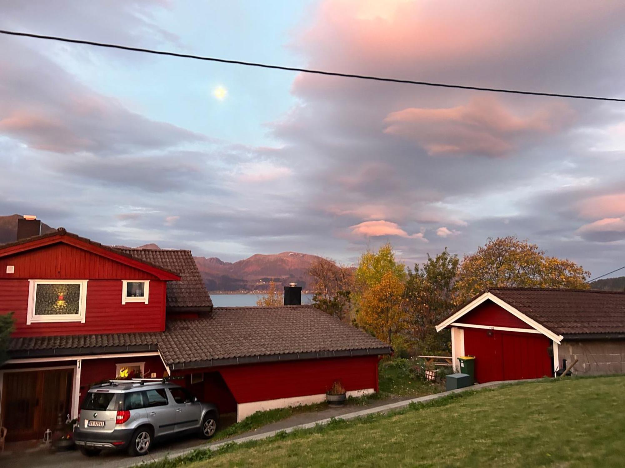 Bed and Breakfast Line Pa Hauane1 Volda Экстерьер фото
