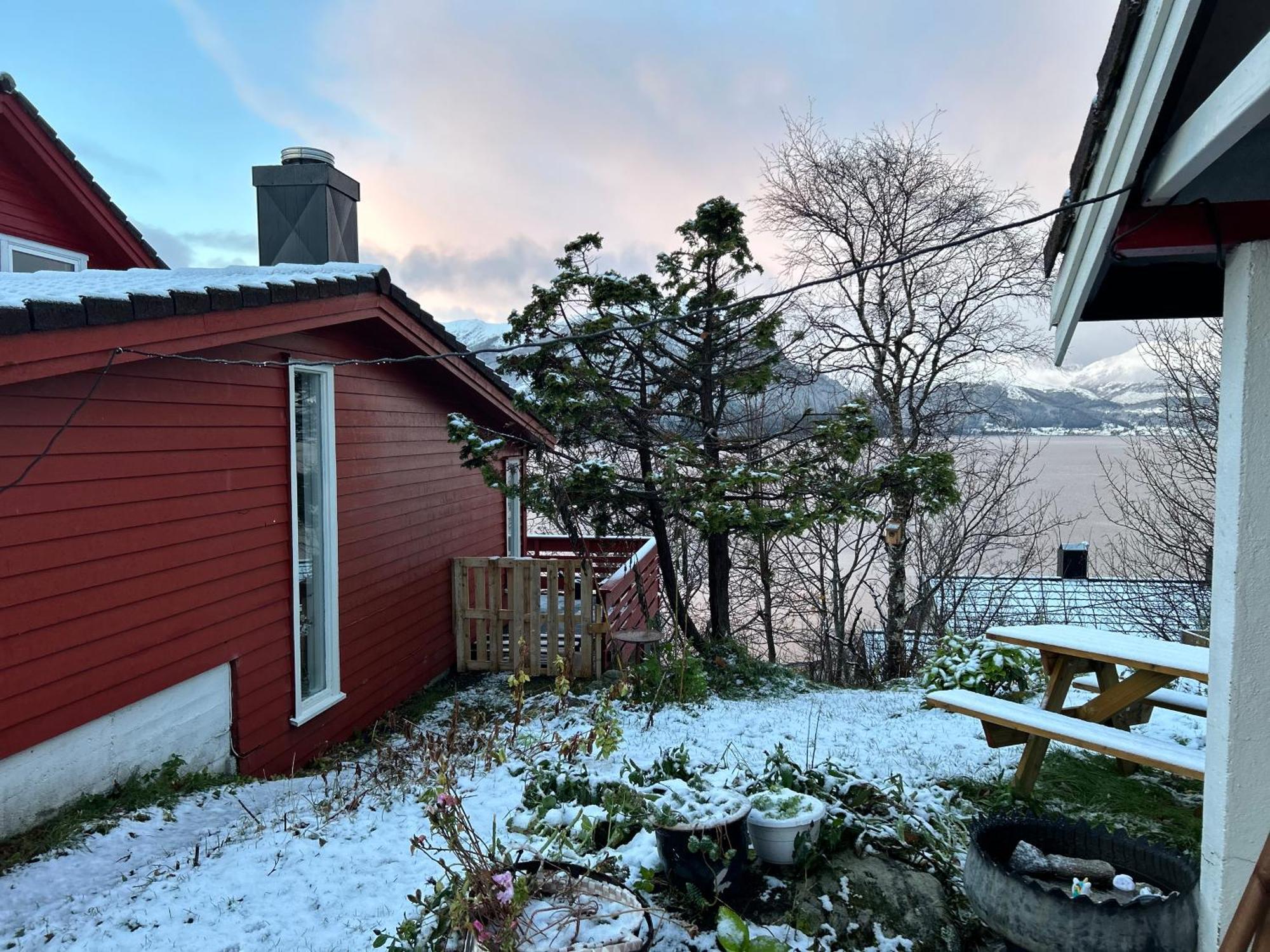 Bed and Breakfast Line Pa Hauane1 Volda Экстерьер фото